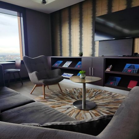Готель Hilton Doubletree Bogota Salitre Ar Екстер'єр фото The lounge at the airport