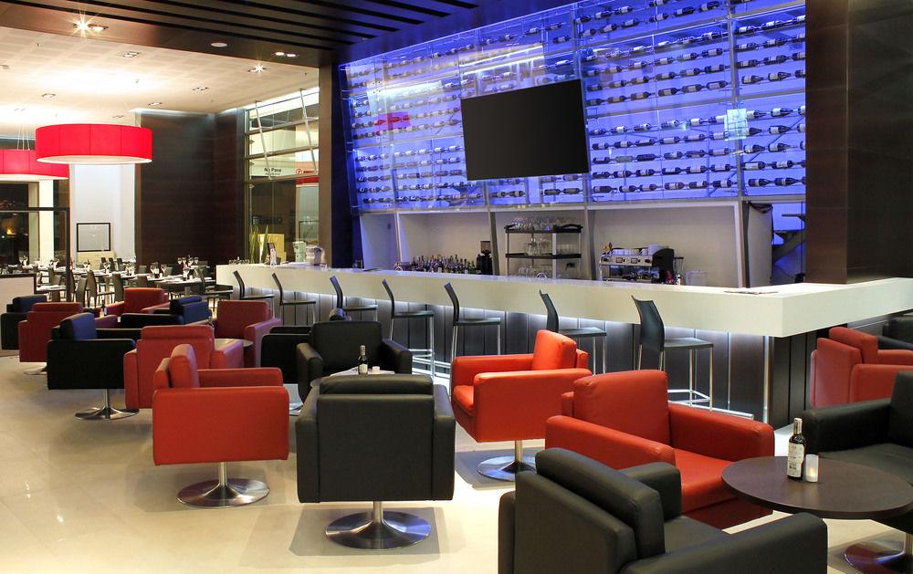 Готель Hilton Doubletree Bogota Salitre Ar Екстер'єр фото The lounge at the airport