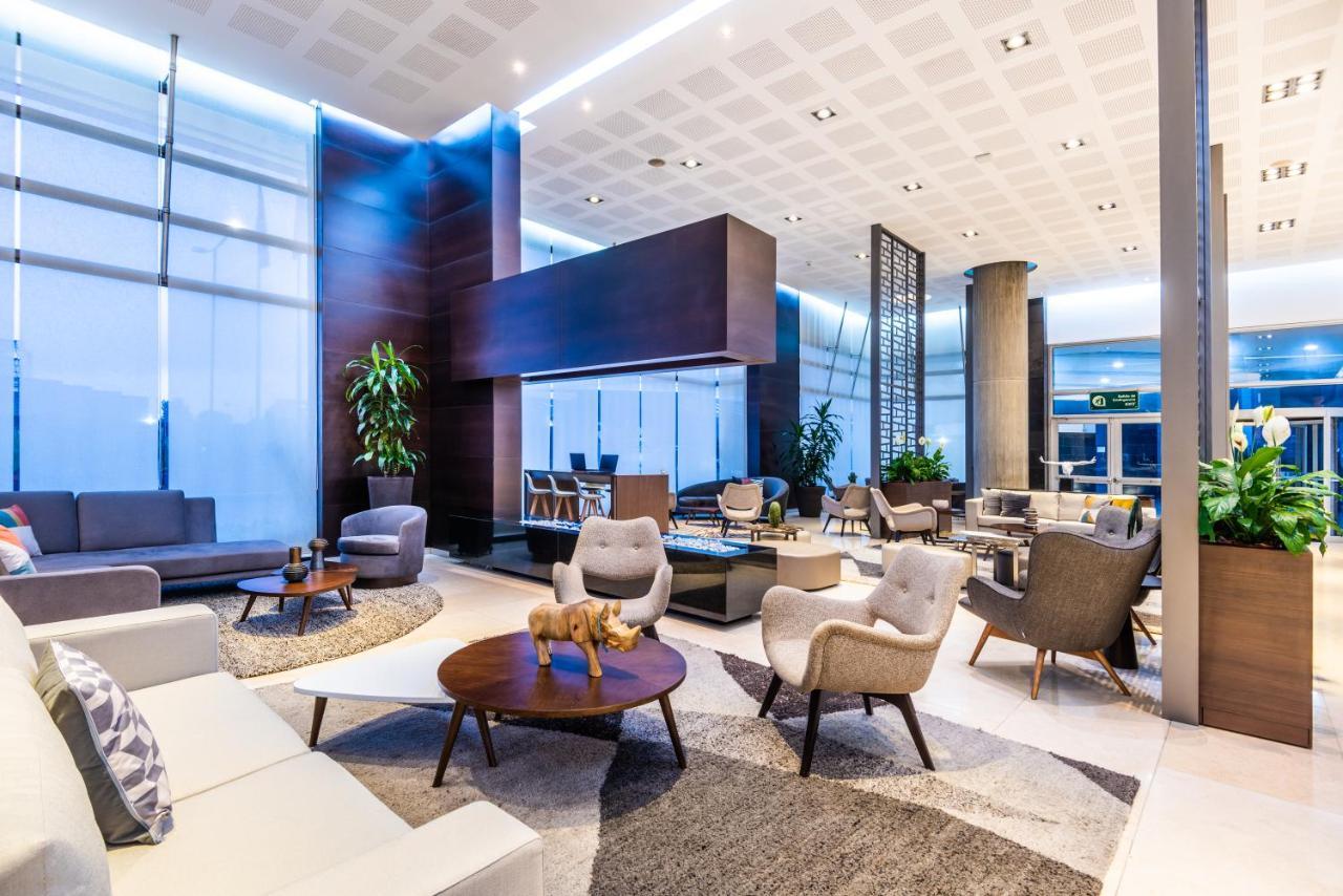 Готель Hilton Doubletree Bogota Salitre Ar Екстер'єр фото The lounge at the airport