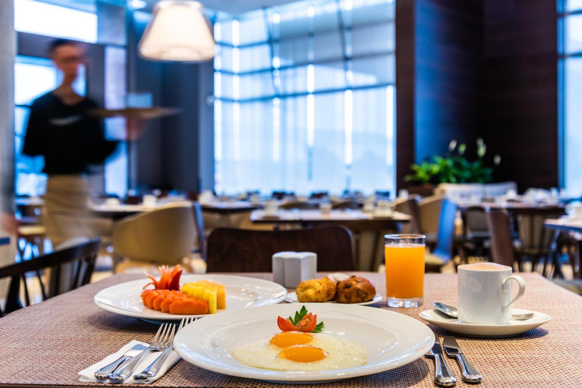 Готель Hilton Doubletree Bogota Salitre Ar Екстер'єр фото A continental breakfast